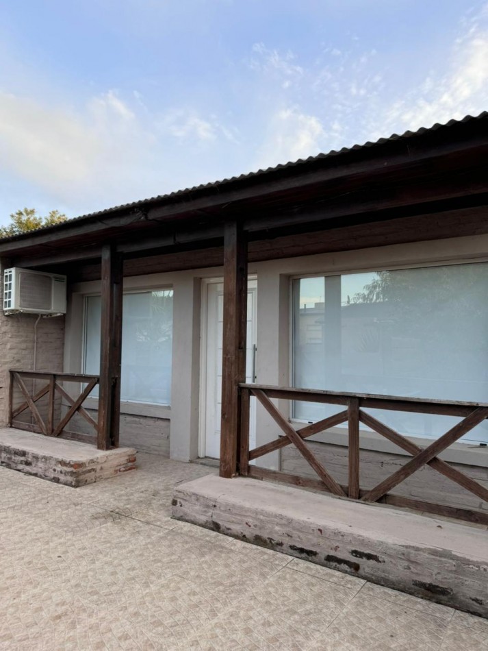 Complejo de dos casas y una pileta en Claromeco!