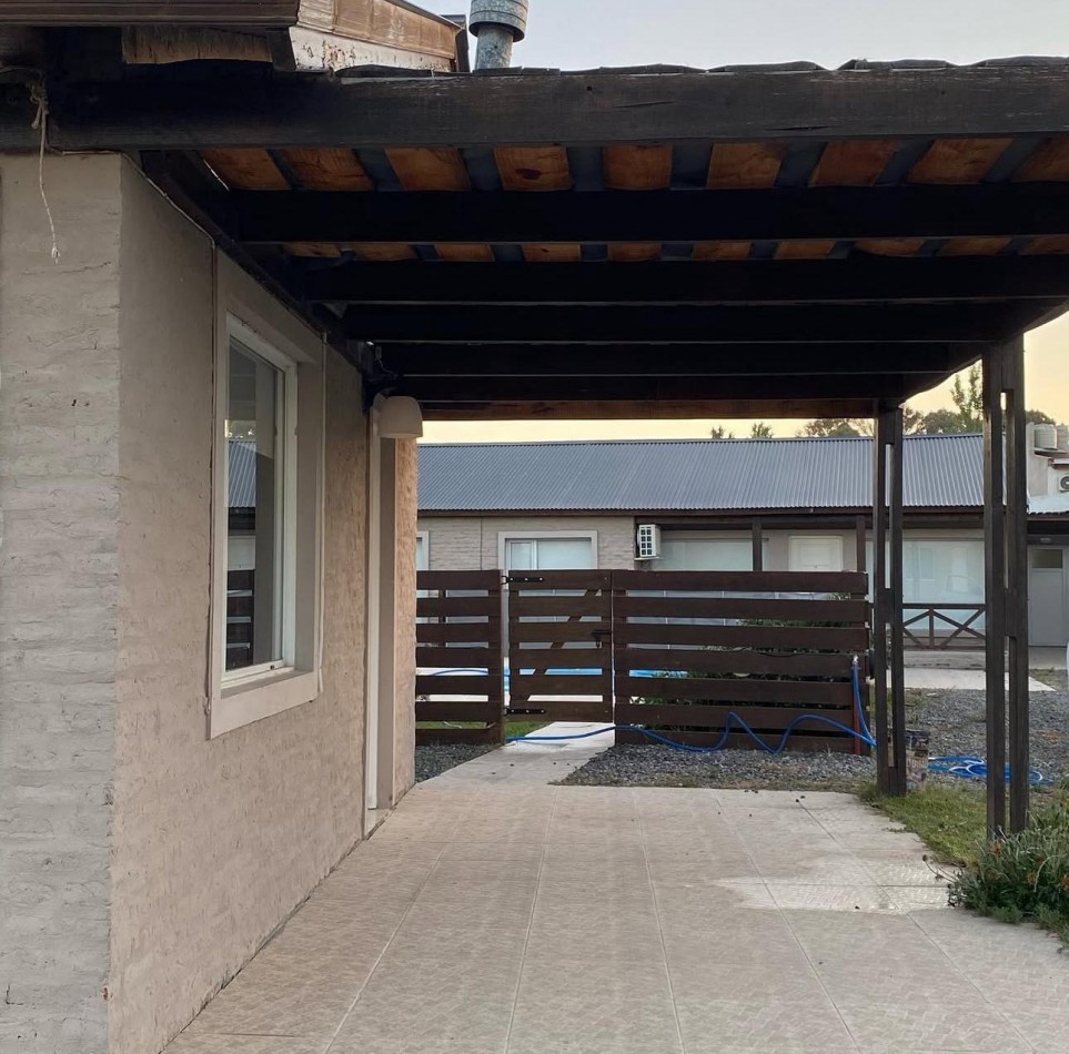 Complejo de dos casas y una pileta en Claromeco!