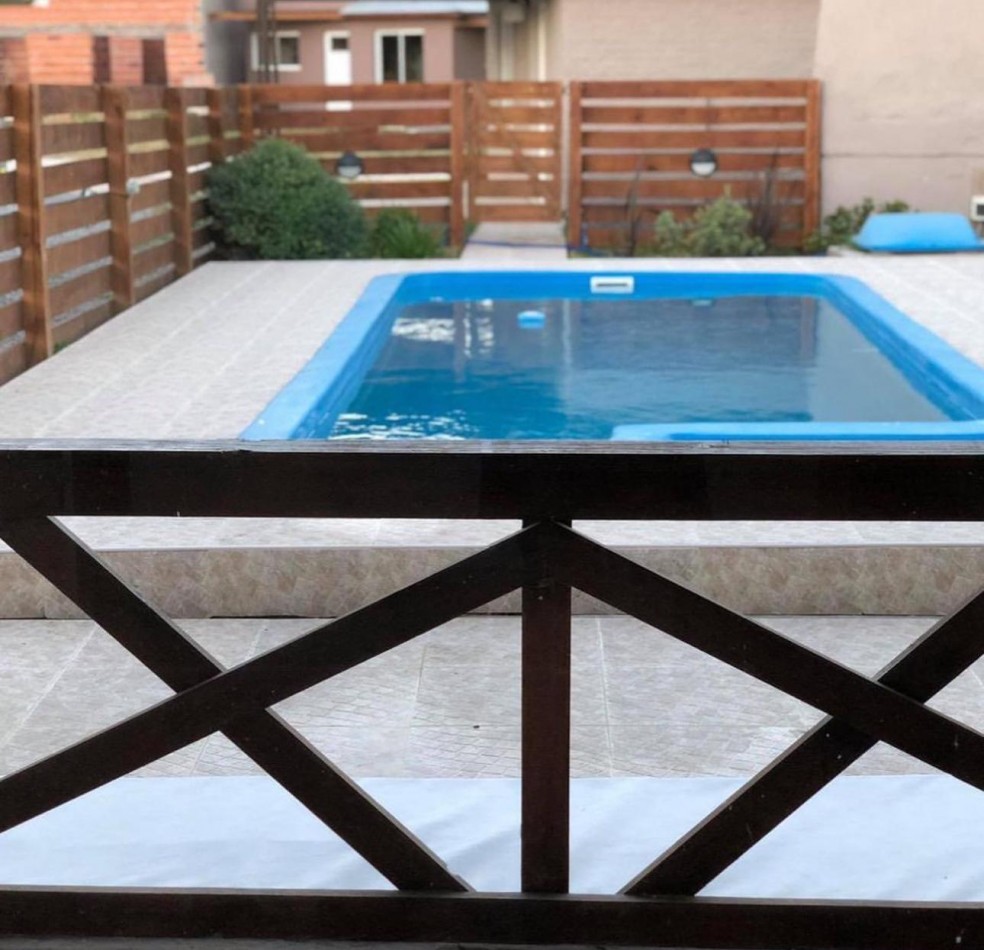 Complejo de dos casas y una pileta en Claromeco!