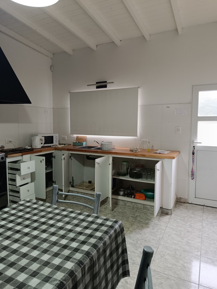 Casa en Claromeco, con piscina y ambientes amplios