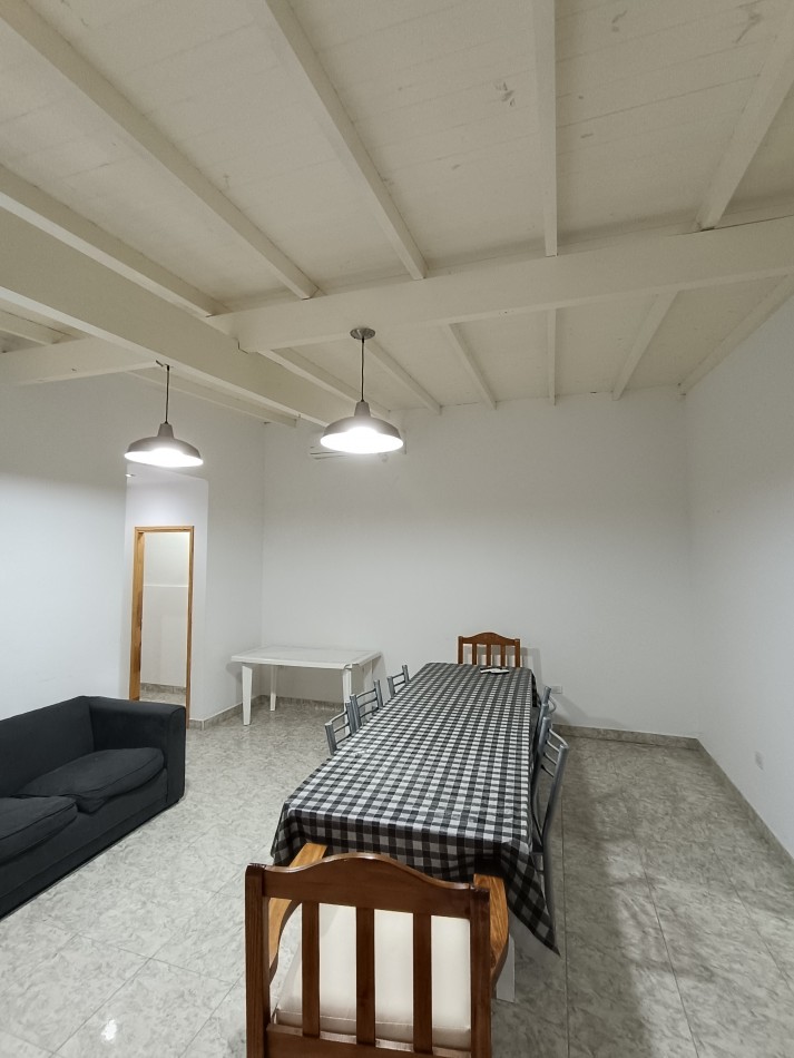 Casa en Claromeco, con piscina y ambientes amplios