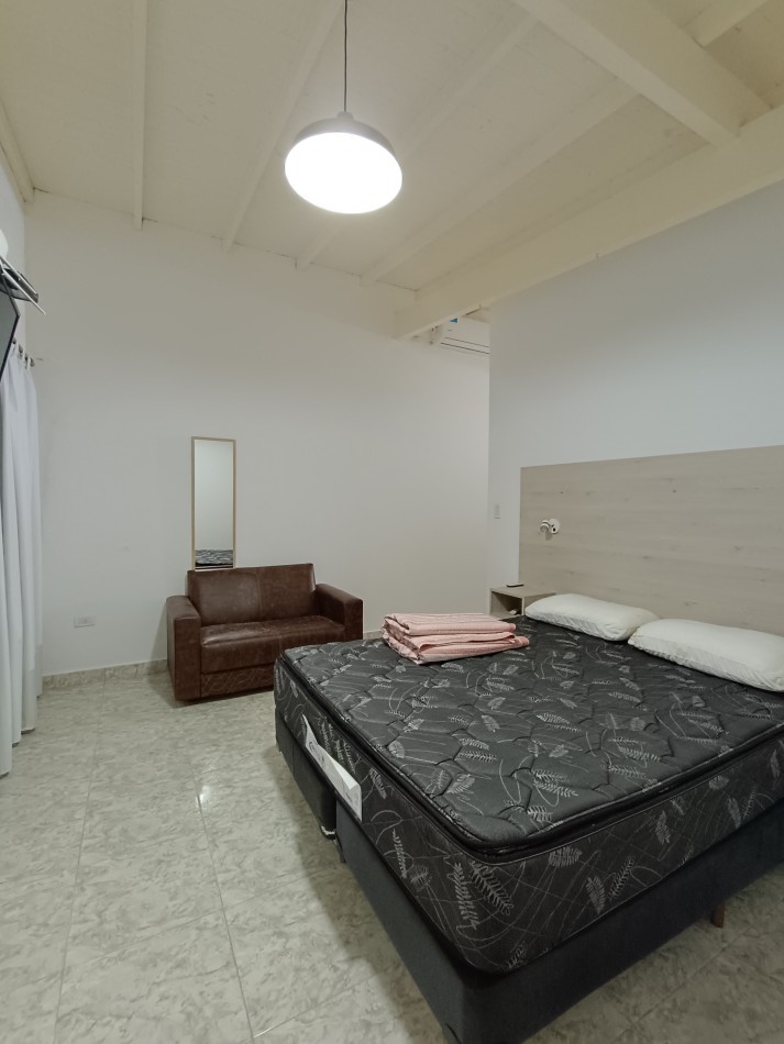 Casa en Claromeco, con piscina y ambientes amplios