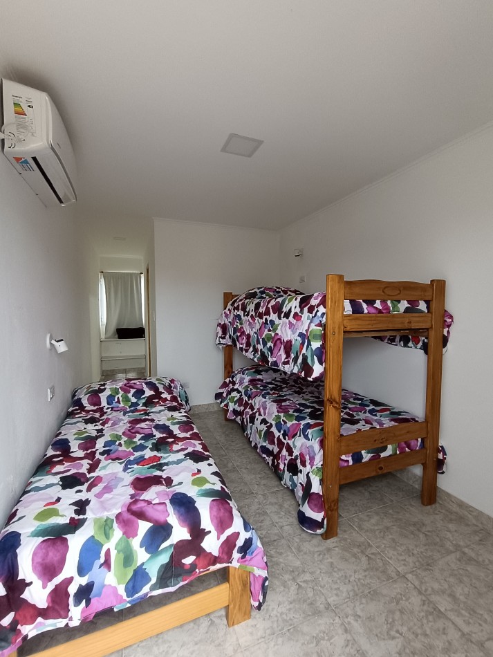 Casa en Claromeco, con piscina y ambientes amplios