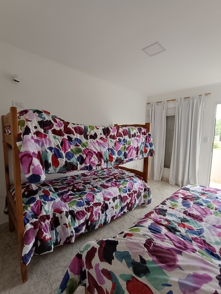 Casa en Claromeco, con piscina y ambientes amplios