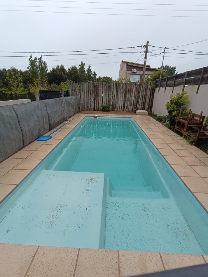 Casa en Claromeco, con piscina y ambientes amplios
