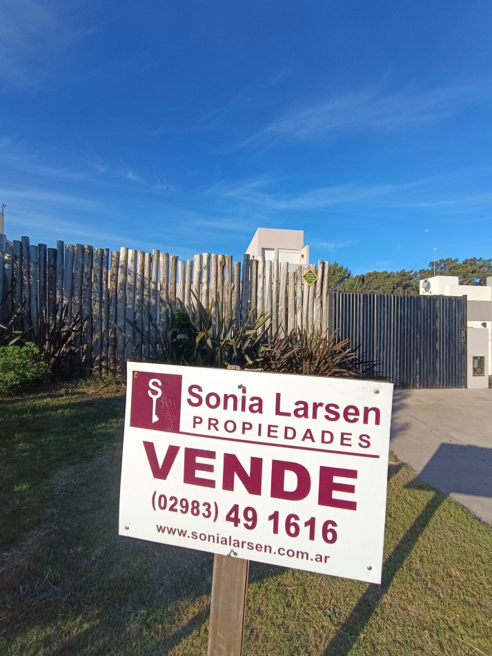 Casa en Claromeco, con piscina y ambientes amplios