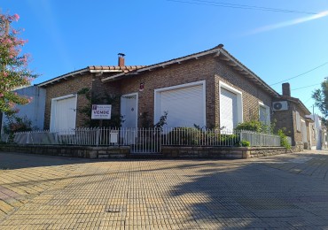 Solida casa en esquina