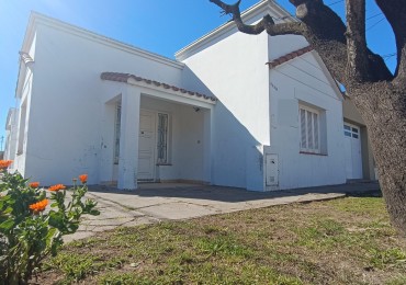 Casa con local y patio
